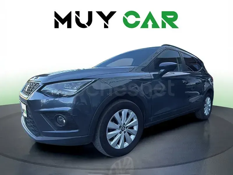 Usado Seat Arona Ecomotive 95 CV (69 kW) 2019 Gris / plata SUV