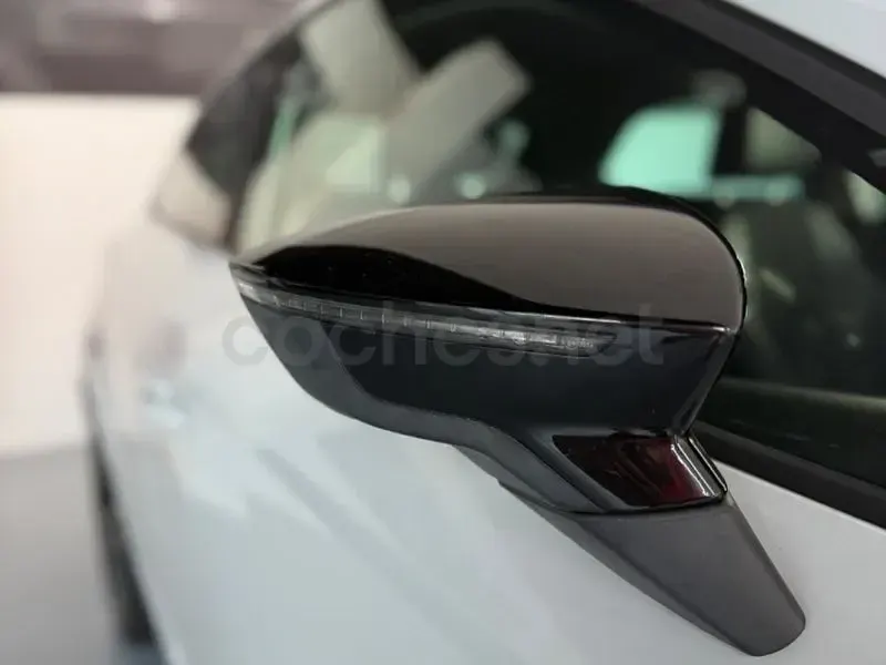 Usado Seat Leon I-Tech 122 CV (89 kW) 2014 Blanco Berlina