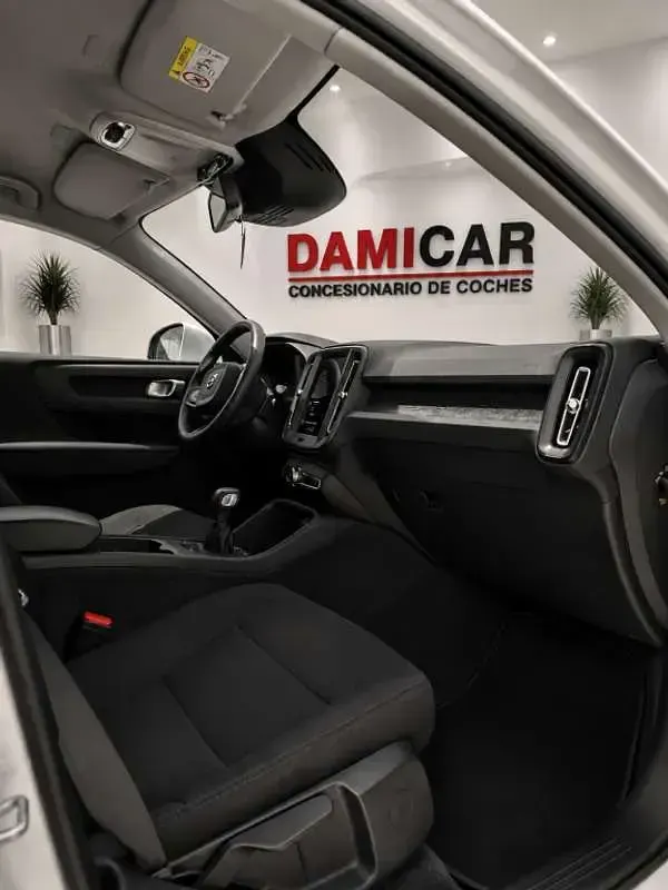 Usado Volvo XC40 Momentum 129 CV (94 kW) 2022 Blanco SUV