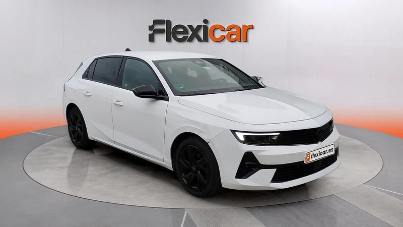 Usado Opel Astra Elegance 131 CV (96 kW) 2023 Blanco Berlina