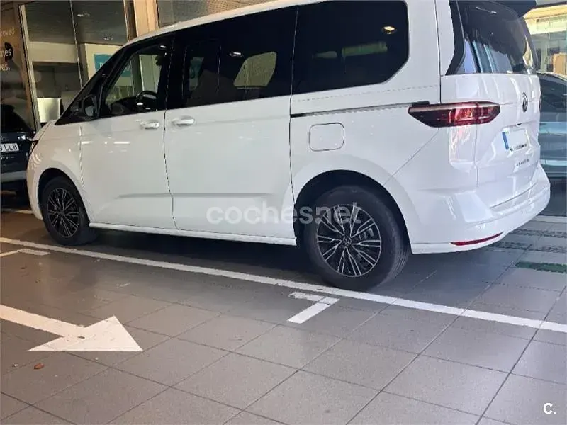Usado VW Multivan Style 218 CV (160 kW) 2024 Blanco Monovolumen