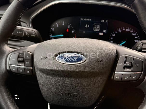 Käytetty Ford Focus Titanium 125 HP (91 kW) 2019 Harmaa Sedan