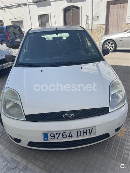 Blanco Usado 2005 Ford Fiesta Berlina | 2800 € (Precio justo) - Imagen 1/4