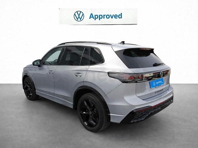 Usado VW Tiguan R-line 204 CV (150 kW) 2025 Gris / plata SUV