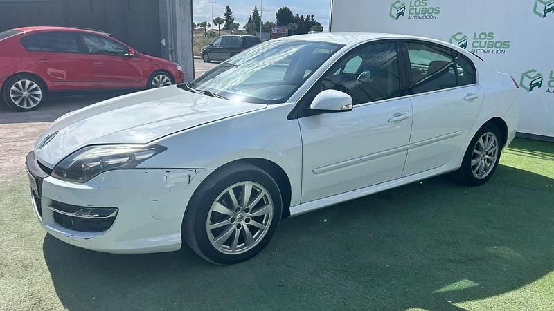Usado Renault Laguna III Dynamique 130 CV (95 kW) 2011 Blanco Berlina