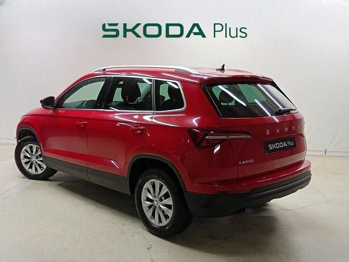 Rojo Usado 2024 Skoda Karoq Selection SUV | 27.900 € (Un poco caro) - Imagen 1/4