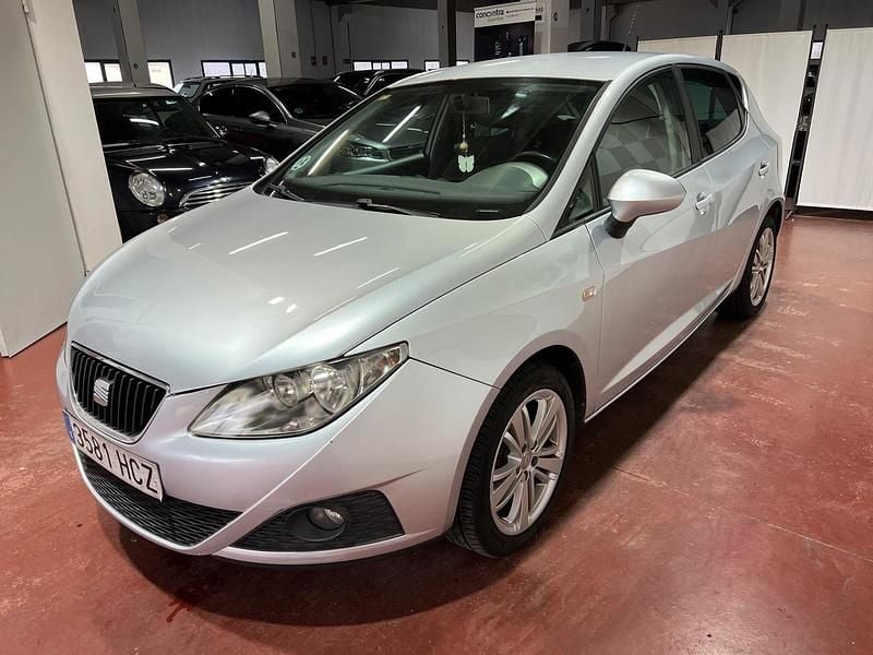 Usado Seat Ibiza Style 90 CV (66 kW) 2011 Gris / plata Berlina
