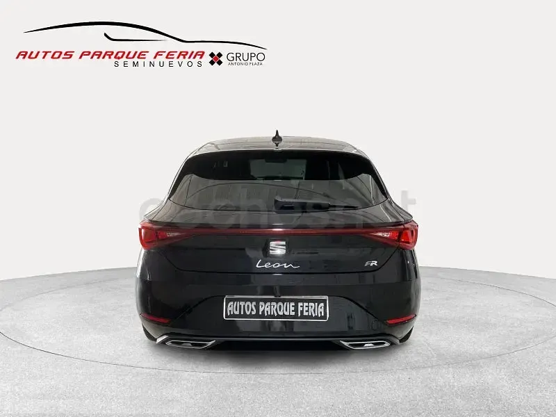 Usado Seat Leon FR 116 CV (85 kW) 2025 Negro Berlina