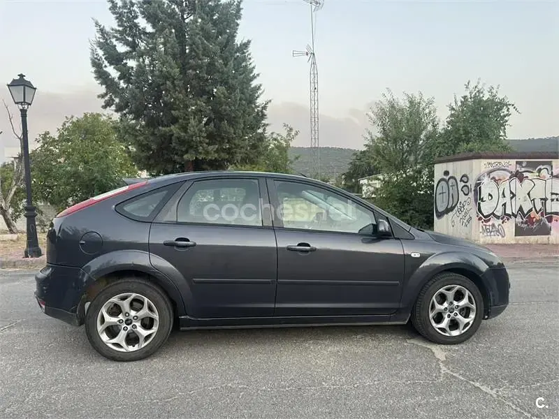 Usado Ford Focus Trend 115 CV (84 kW) 2009 Negro Berlina