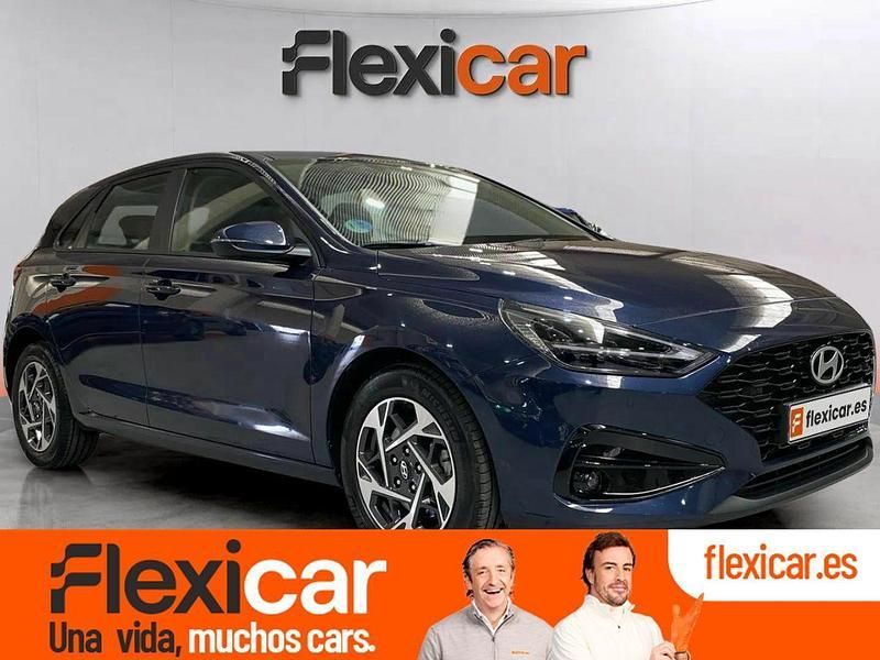 Azul Usado 2024 Hyundai i30 Berlina | 20.890 € (Precio justo) - Imagen 1/4