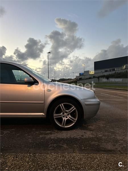 Usado VW Golf IV Highline 105 CV (77 kW) 2002 Gris / plata Berlina