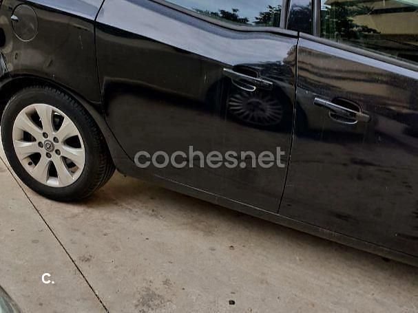 Usado Opel Meriva Expression 95 CV (69 kW) 2011 Negro Monovolumen