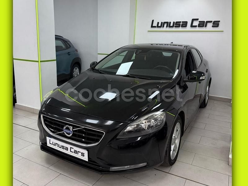 Usado Volvo V40 Momentum 120 CV (88 kW) 2015 Negro Familiar