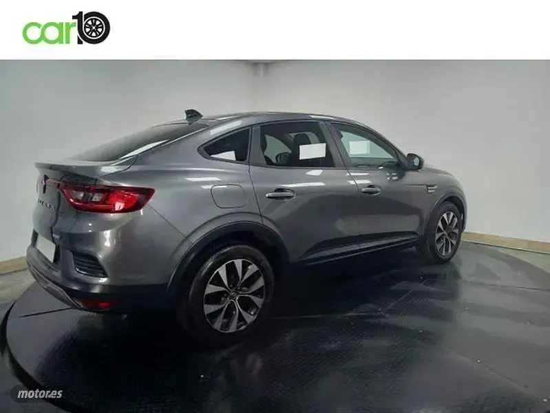 Usado Renault Arkana Business 145 CV (106 kW) 2022 Gris SUV