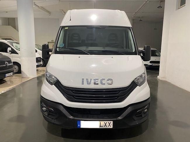 Usado Iveco Daily 120 CV (88 kW) 2022 Blanco Berlina
