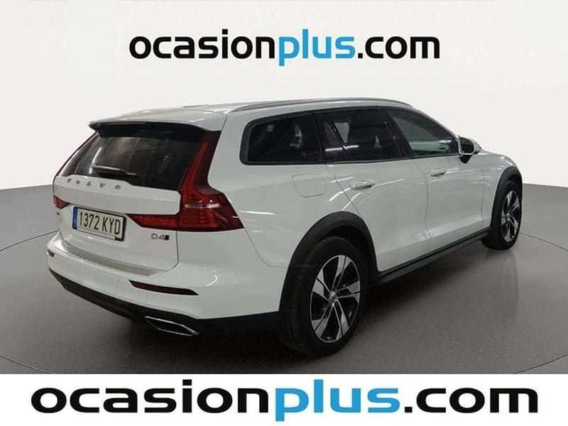 Begagnad Volvo V60 CC 190 HK (139 kW) 2019 Vit Kombi