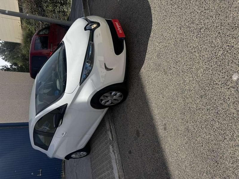 Usado Renault Zoe Intens 67 kW (92 CV) 2017 Blanco Utilitario