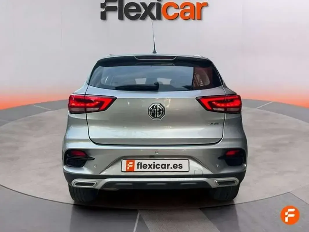 Usado MG ZS Luxury 111 CV (81 kW) 2023 Gris SUV