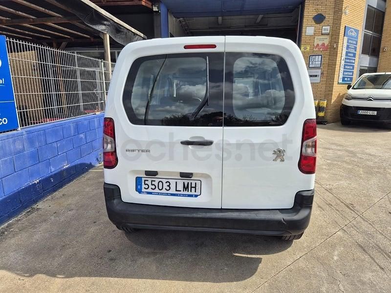Usado Peugeot Rifter Active 100 CV (73 kW) 2021 Blanco Monovolumen