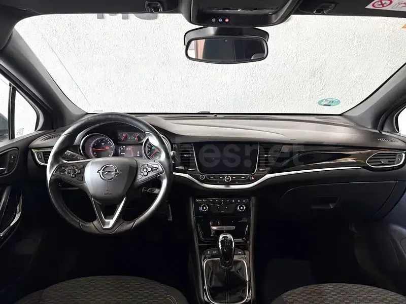 Usado Opel Astra Dynamic 125 CV (91 kW) 2016 Gris / plata Berlina