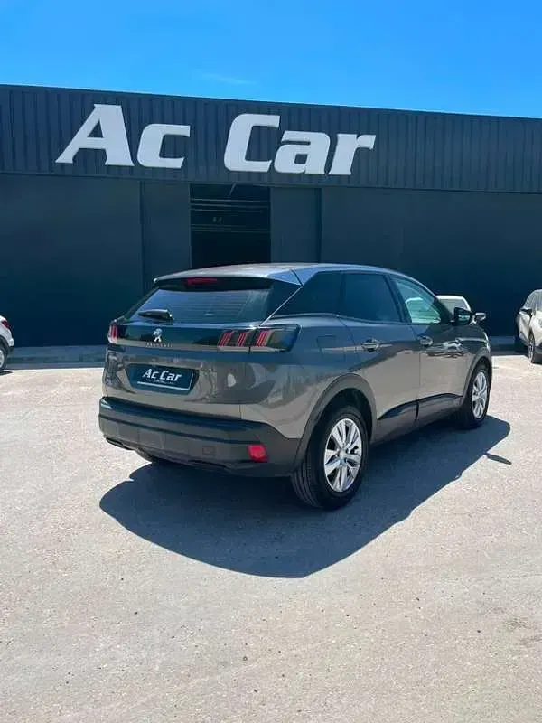 Usado Peugeot 3008 Active 129 CV (94 kW) 2021 Gris SUV
