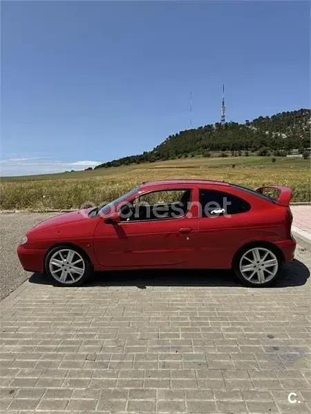 Usado Renault Mégane Coupé Sportway 105 CV (77 kW) 2002 Rojo Coupe