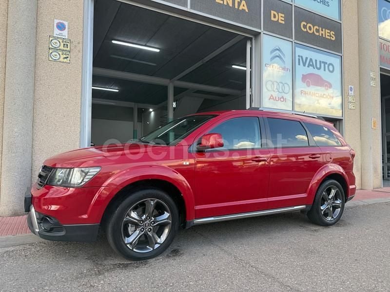 Usado Fiat Freemont Cross 170 CV (125 kW) 2015 Granate SUV