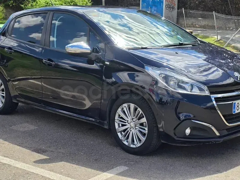 Usado Peugeot 208 Style 82 CV (60 kW) 2016 Negro Utilitario