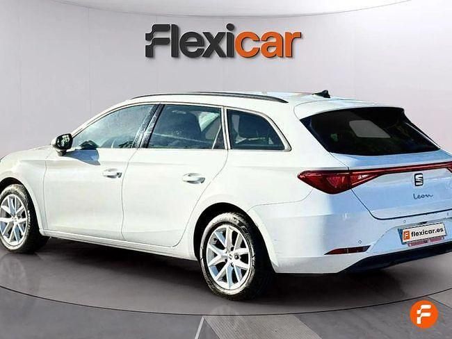 Usado Seat Leon Style 115 CV (84 kW) 2021 Blanco Familiar