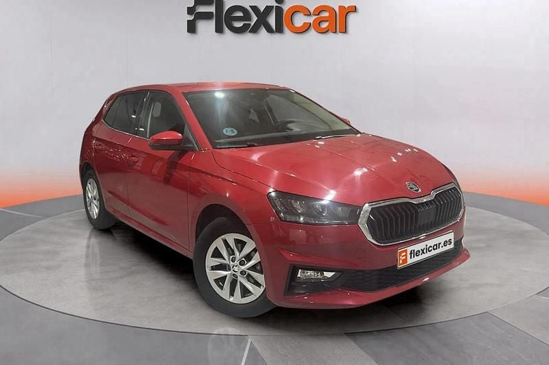 Usado Skoda Fabia Selection 95 CV (69 kW) 2024 Rojo Berlina