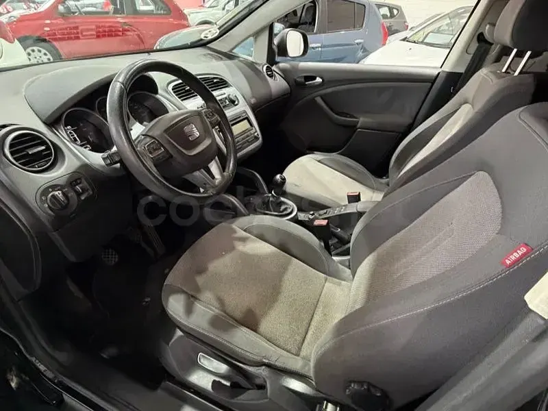 Usado Seat Altea Reference 105 CV (77 kW) 2010 Negro Monovolumen