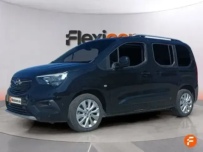 Usado Opel Combo Life 131 CV (96 kW) 2020 Negro Berlina