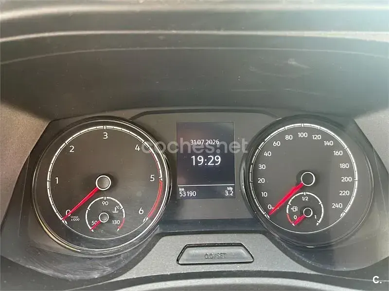 Usado VW Caravelle 110 CV (80 kW) 2022 Gris / plata Van