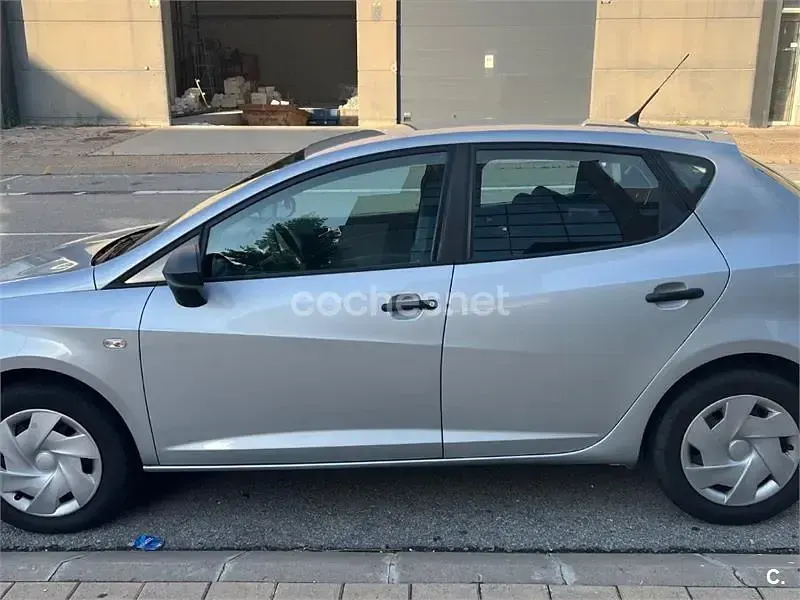 Usado Seat Ibiza Style 90 CV (66 kW) 2012 Gris / plata Berlina