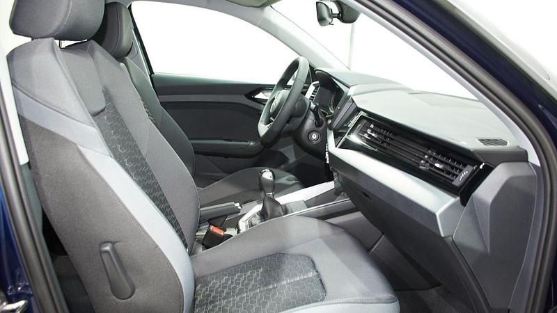 Usado Audi A1 Sportback 95 CV (69 kW) 2023 Azul navarra (metalizado)/techo negro mito Utilitario