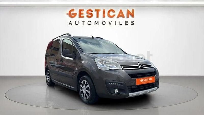 Usado Citroën Berlingo Feel 100 CV (73 kW) 2018 Gris / plata Monovolumen