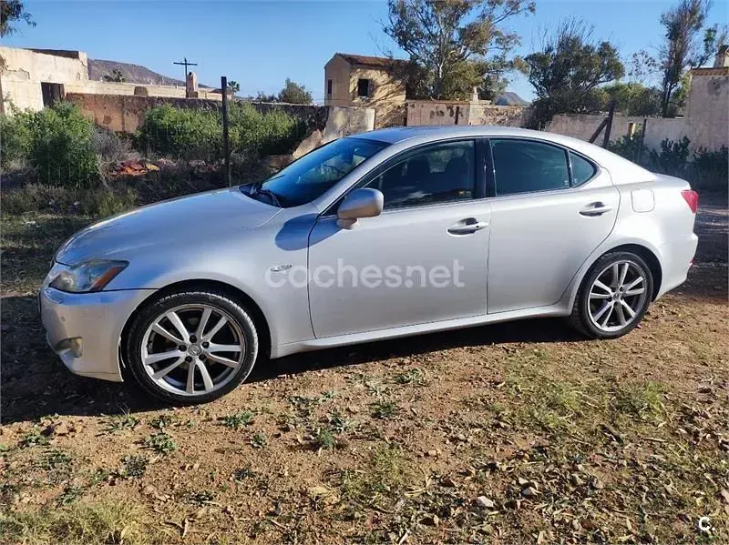 Usado Lexus IS220d Sport Line 177 CV (130 kW) 2008 Gris / plata Berlina