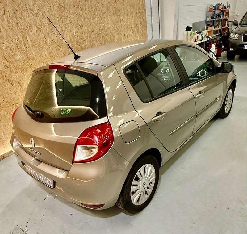 Usado Renault Clio IV Dynamique 90 CV (66 kW) 2012 Beige Utilitario