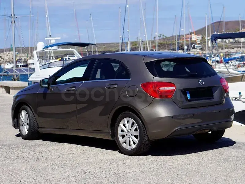 Usado Mercedes A180 Style 122 CV (89 kW) 2013 Marrón Utilitario