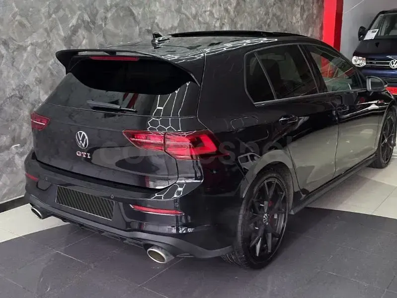 Usado VW Golf VIII GTI Clubsport 301 CV (221 kW) 2022 Negro Berlina