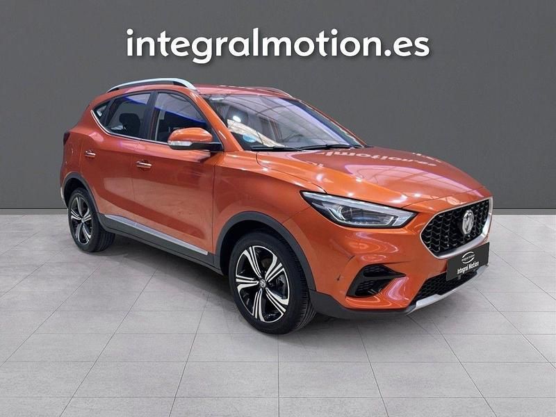 Usado MG ZS Comfort 107 CV (78 kW) 2022 Naranja Berlina
