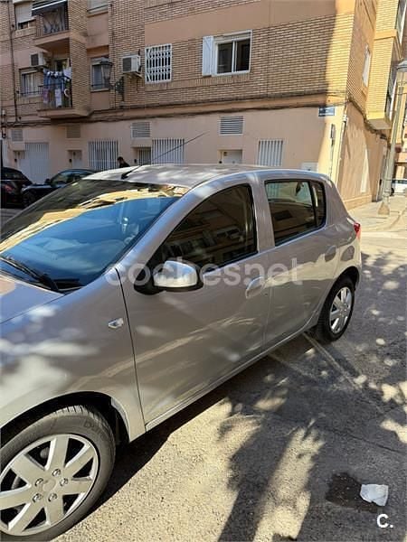 Usado Dacia Sandero Lauréate 75 CV (55 kW) 2013 Gris / plata Berlina