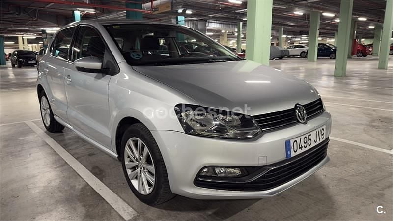 Usado VW Polo Sportline 90 CV (66 kW) 2016 Gris / plata Berlina