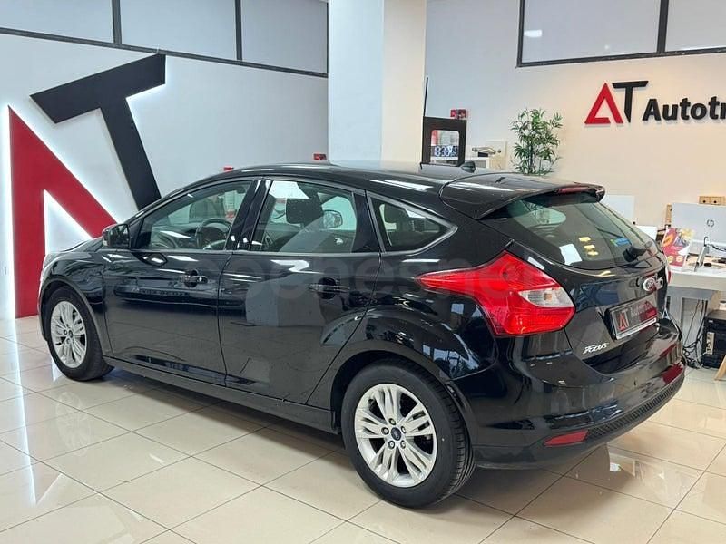 Usado Ford Focus Trend 125 CV (91 kW) 2014 Negro Berlina