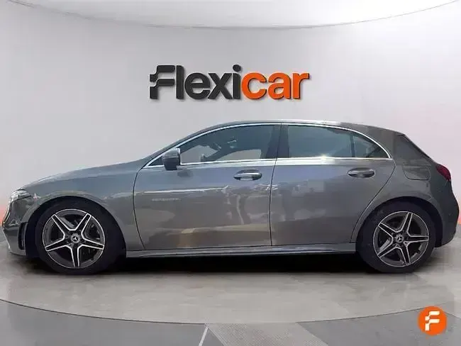 Usado Mercedes A180 116 CV (85 kW) 2019 Gris Berlina