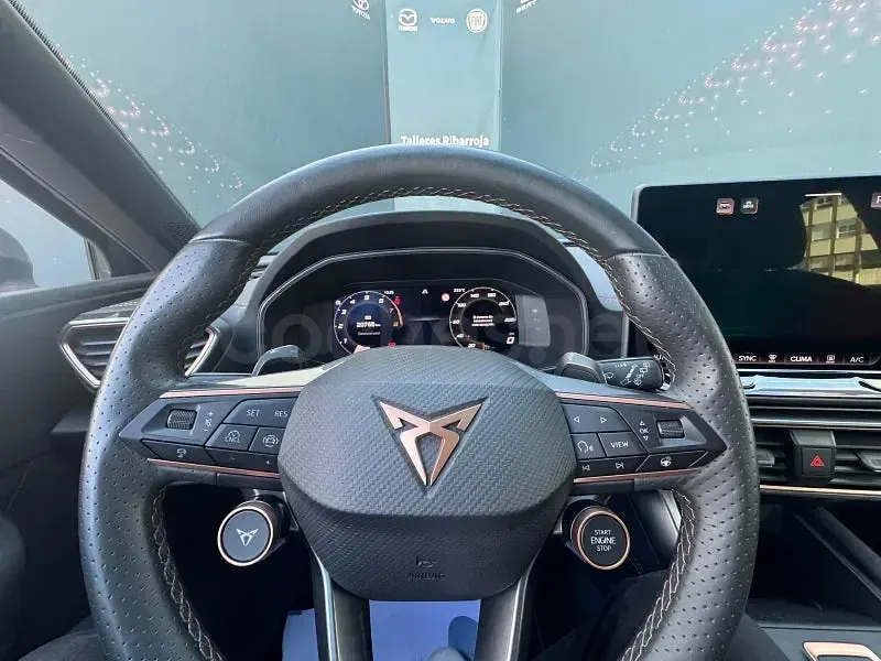 Usado Cupra Leon 150 CV (110 kW) 2024 Gris / plata Berlina