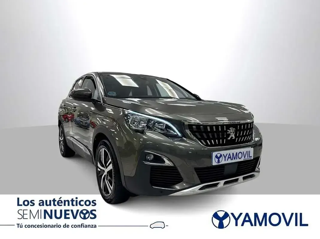 Usado Peugeot 3008 Allure 131 CV (96 kW) 2019 Gris SUV