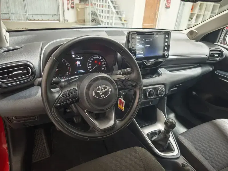 Usado Toyota Yaris 125 CV (91 kW) 2022 Blanco Utilitario