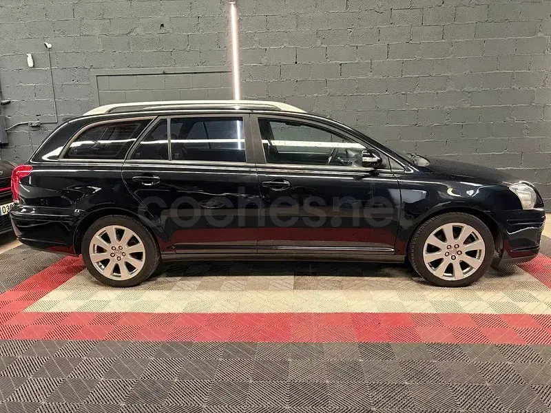 Usado Toyota Avensis Sol 126 CV (92 kW) 2008 Negro Familiar
