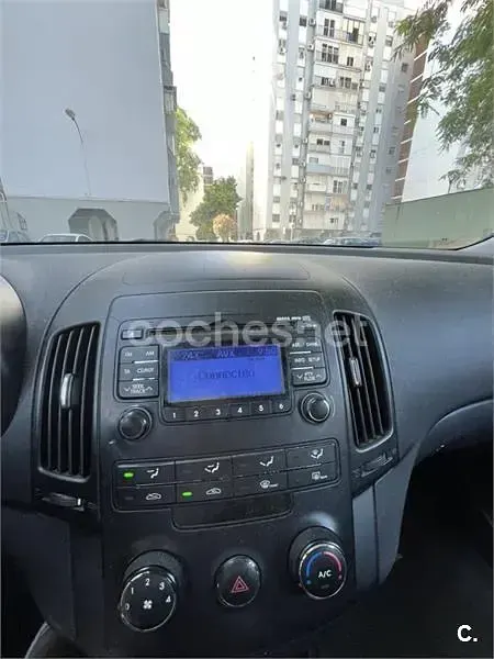 Usado Hyundai i30 Classic 90 CV (66 kW) 2010 Rojo Berlina